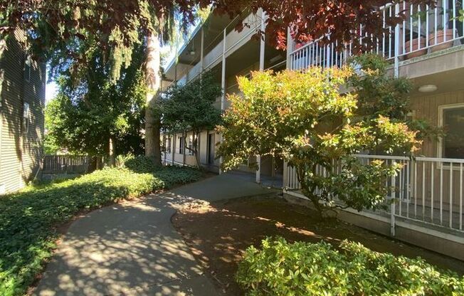 4300 Woodland Park Ave N