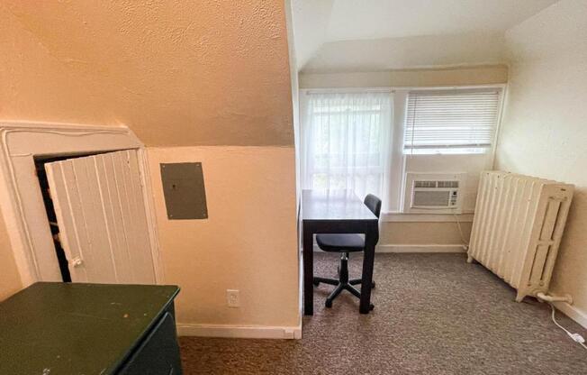 2 beds, 1 bath, $1,700