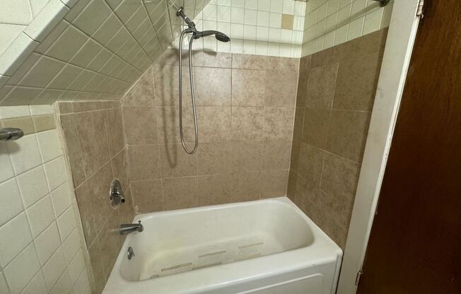 Studio, 1 bath, $1,300, Unit 5