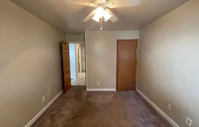 2425 N Oakland Ave