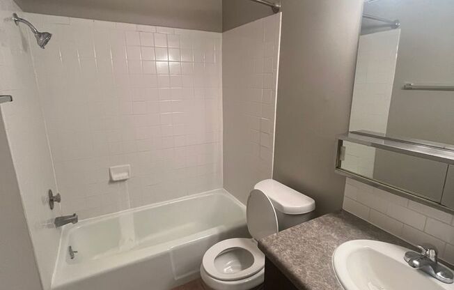 1 bed, 1 bath, 720 sqft, $940, Unit 26