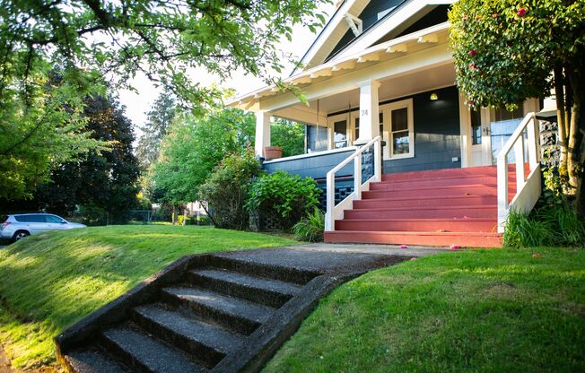 Charming and spacious 4 bedroom 2 bathroom home in NE Portland!