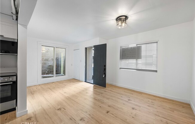 1303 N BEVERLY GLN BLVD