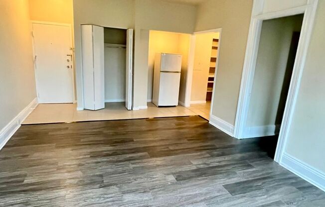 1 bed, 1 bath, $1,075, Unit 245