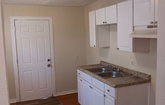 2/1 home for rent - Come see before it is gone!!!