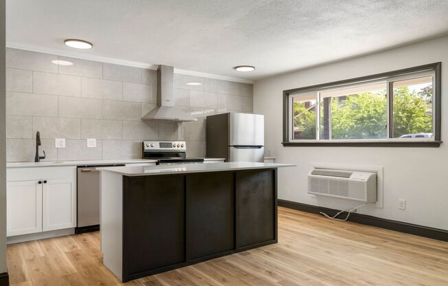 1 bed, 1 bath, 550 sqft, $895, Unit ONYX at 7th #9