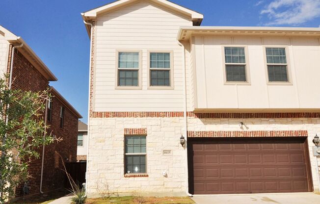 Cute townhome in Irving!