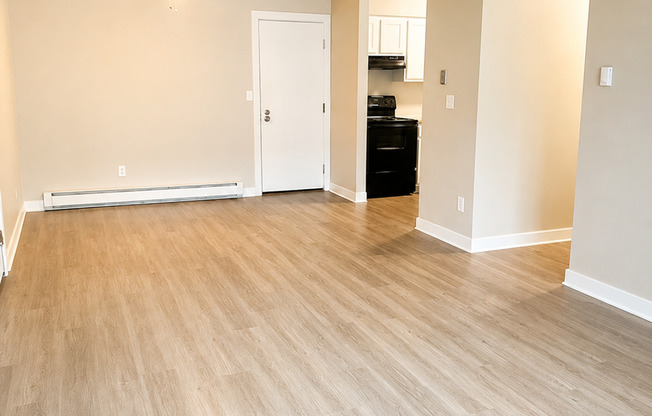 1 bed, 1 bath, 650 sqft, $889, Unit 1212F