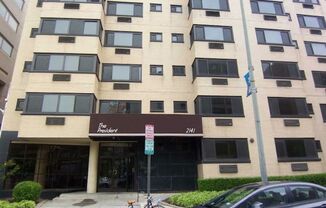 Unique Studio in Foggy Bottom with Solarium Near GW University and Hospital. An Exceptional Find!