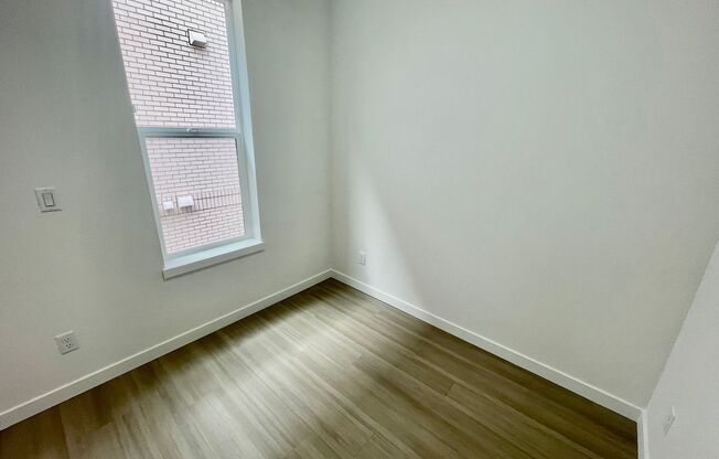 Studio, 1 bath, 326 sqft, $1,175, Unit 8