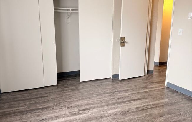 2 beds, 1 bath, 850 sqft, $1,100, Unit 160
