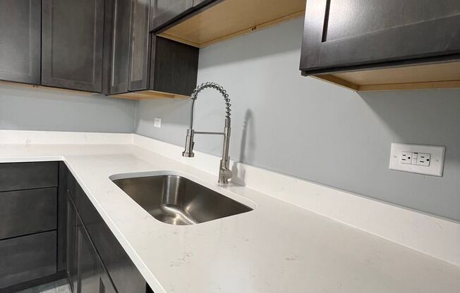 2 beds, 1 bath, $1,600, Unit 7000-3B