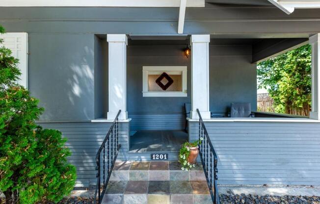 1201 N 22 ST