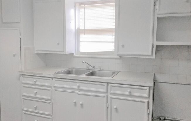 1 bed 1 bath Close to Texas Tech Pre-Leasing