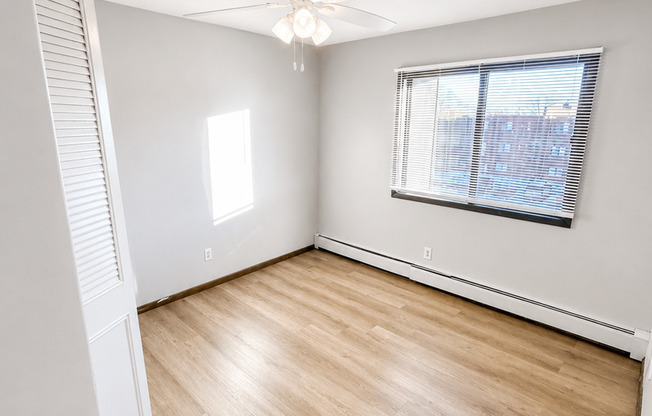 2 beds, 1 bath, 950 sqft, $1,200, Unit 1264102