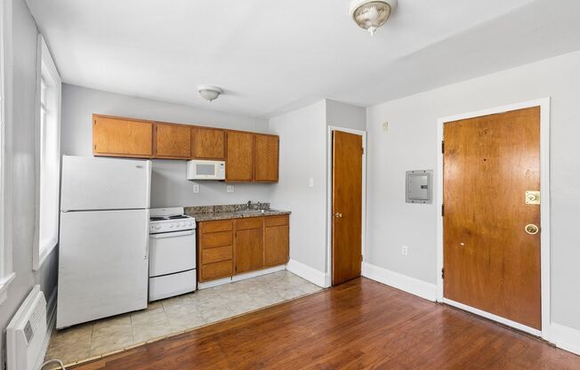 Studio, 1 bath, 400 sqft, $890, Unit A32