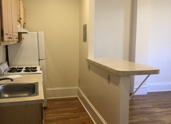 1 bed, 1 bath, 650 sqft, $2,300, Unit 9