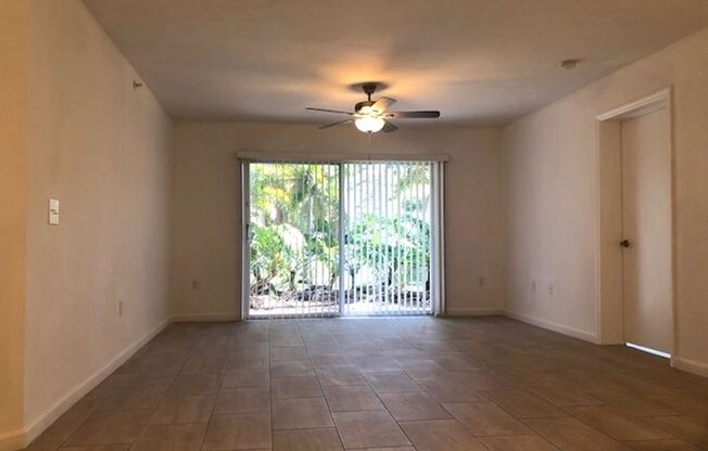 2BD/2BA Dual Masters Condo w/ Lake Views!