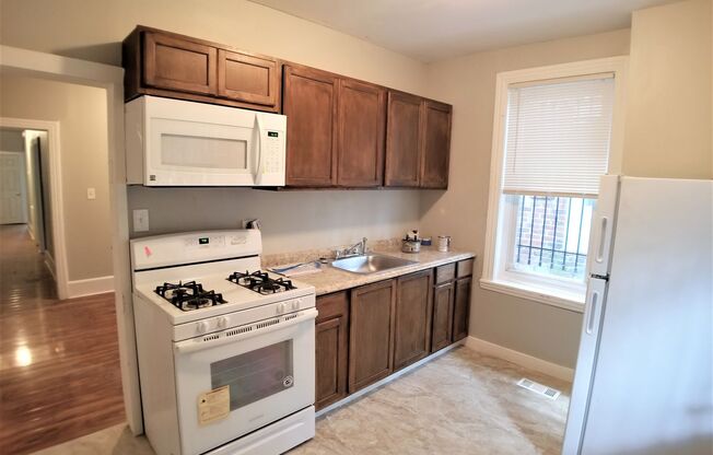 2 beds, 1 bath, 880 sqft, $1,150, Unit Unit 2