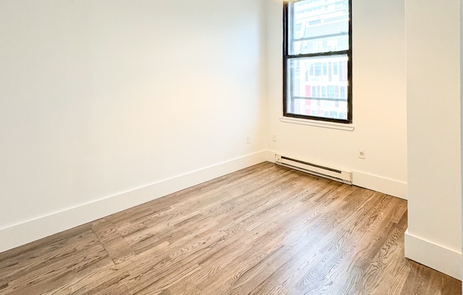 3 beds, 1 bath, $8,000, Unit 4K