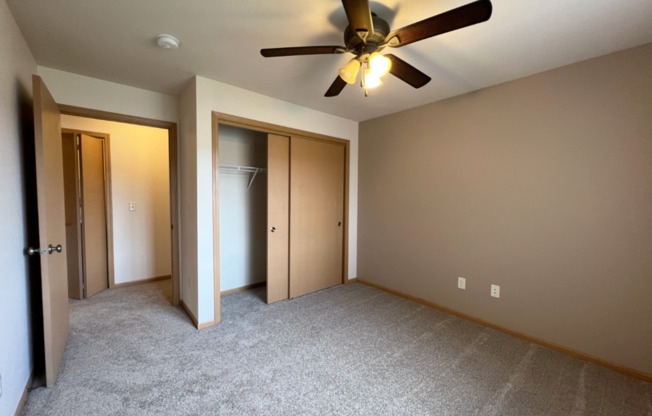 3 beds, 2 baths, 1,547 sqft, $1,690, Unit RT 7015-20