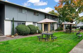 The Lindale Apartments