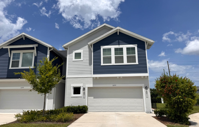 4 Bedroom, 3 Bath Corner Unit Town Home in Lake Meadow Landing!