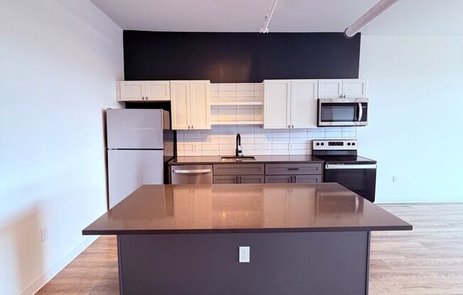 1 bed, 1 bath, 635 sqft, $2,150, Unit Unit 604