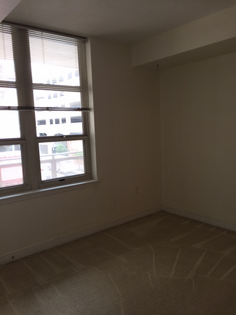 Beautiful 1 bedroom / 1 bath condo with balcony