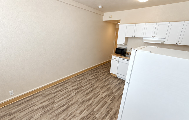Studio, 1 bath, 233 sqft, $885, Unit 106