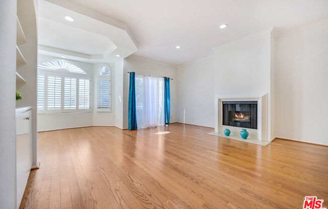 14960 Dickens St Unit 214