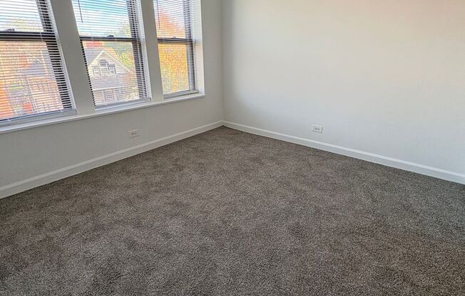 2 beds, 1 bath, 930 sqft, $1,250, Unit WL 302