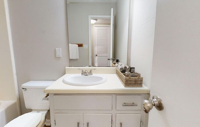 1 bed, 1 bath, 561 sqft, $829, Unit 105