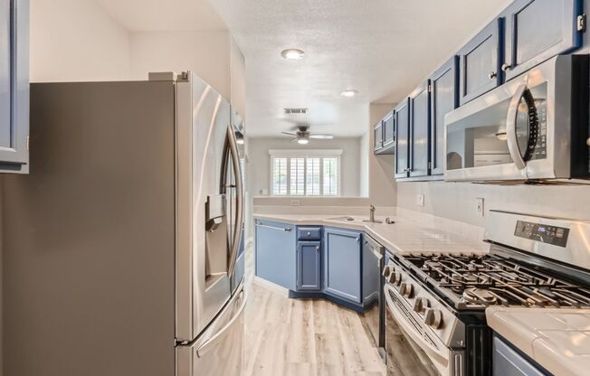 Beautiful and Nicely Remodeled Henderson Townhome!