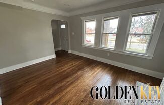 3 beds, 1 bath, $1,400, Unit 2958 Kendall St - Lower