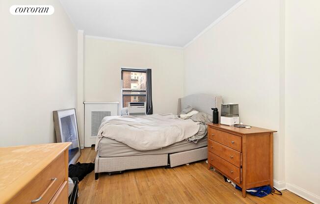 9 W 69 ST
