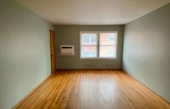 2 beds, 1 bath, $820, Unit 4520- 12