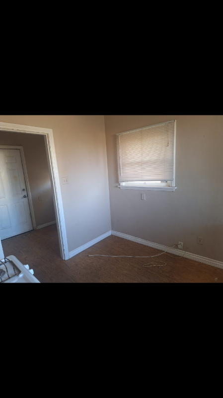 286 E 21 ST