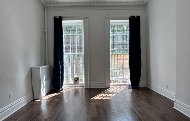 406 W 20 ST