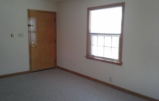 Spacious 1 BR Apt Home in 4 family building in Wauwatosa
