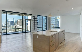 70 Rainey St
