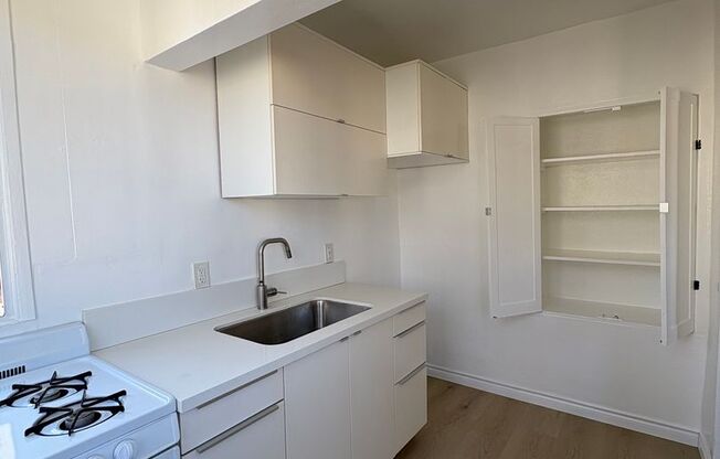 1 bed, 1 bath, 400 sqft, $1,695, Unit 6