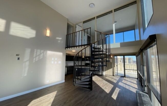 4 beds, 2 baths, 2,200 sqft, $4,500, Unit 1401