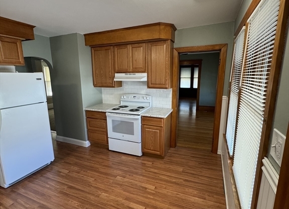 2 beds, 1 bath, 1,196 sqft, $1,650, Unit 511