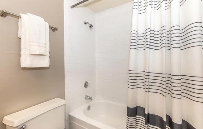 2 beds, 2 baths, 900 sqft, $919