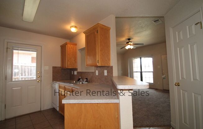 3 beds, 2 baths, $1,200, Unit Unit B