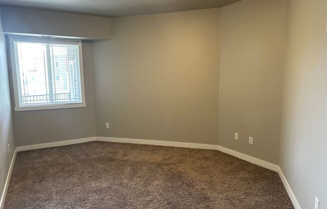 1 bed, 1.5 baths, $1,250, Unit 130
