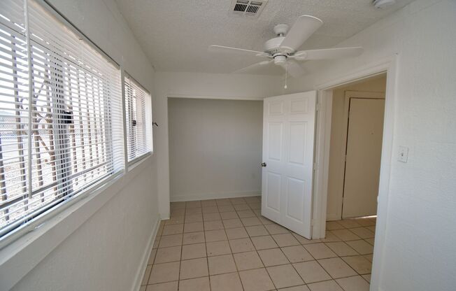 2 beds, 1 bath, $1,050