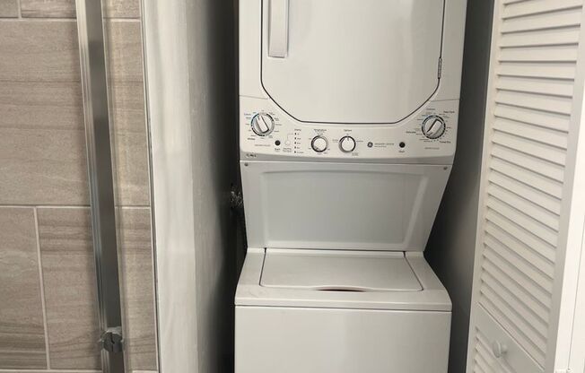 Studio, 1 bath, 425 sqft, $1,945, Unit 04