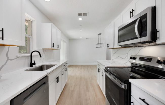 1414 TIMBERLAKE CIR